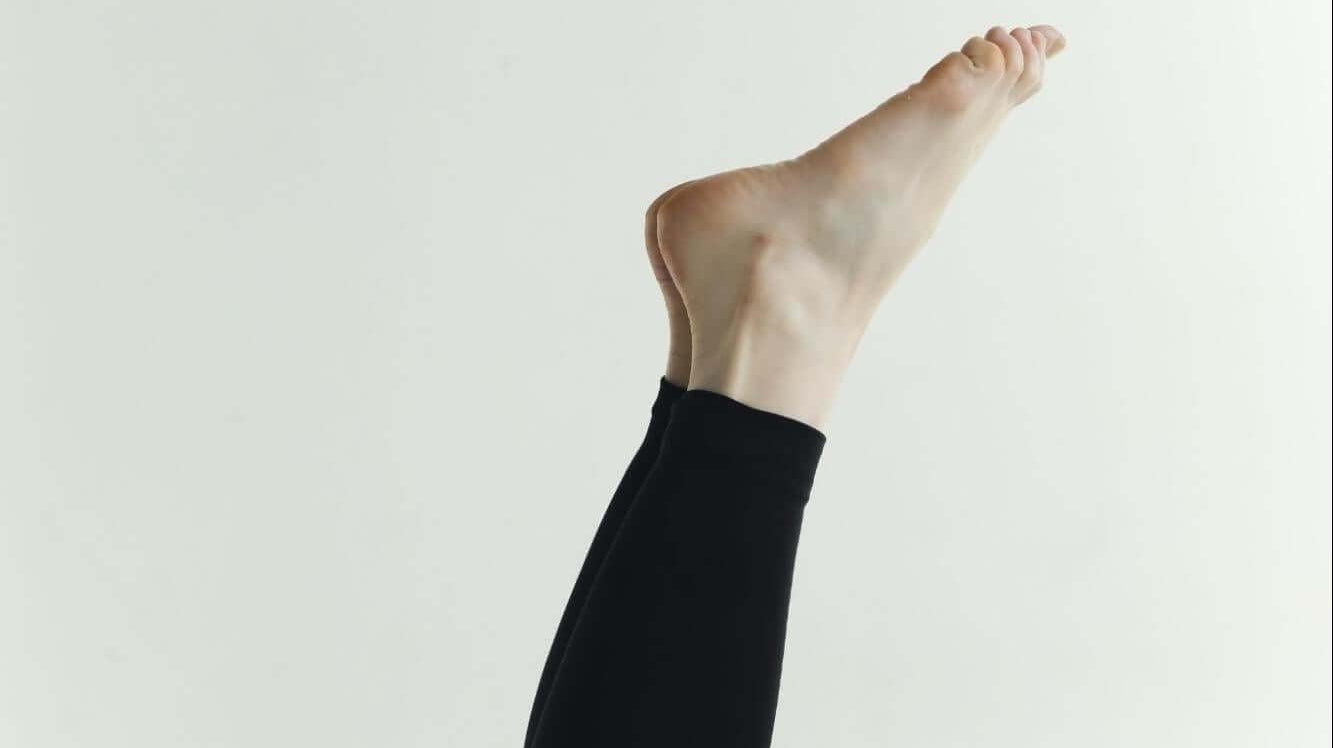 Alt-text: an image of a woman’s legs wearing leggins